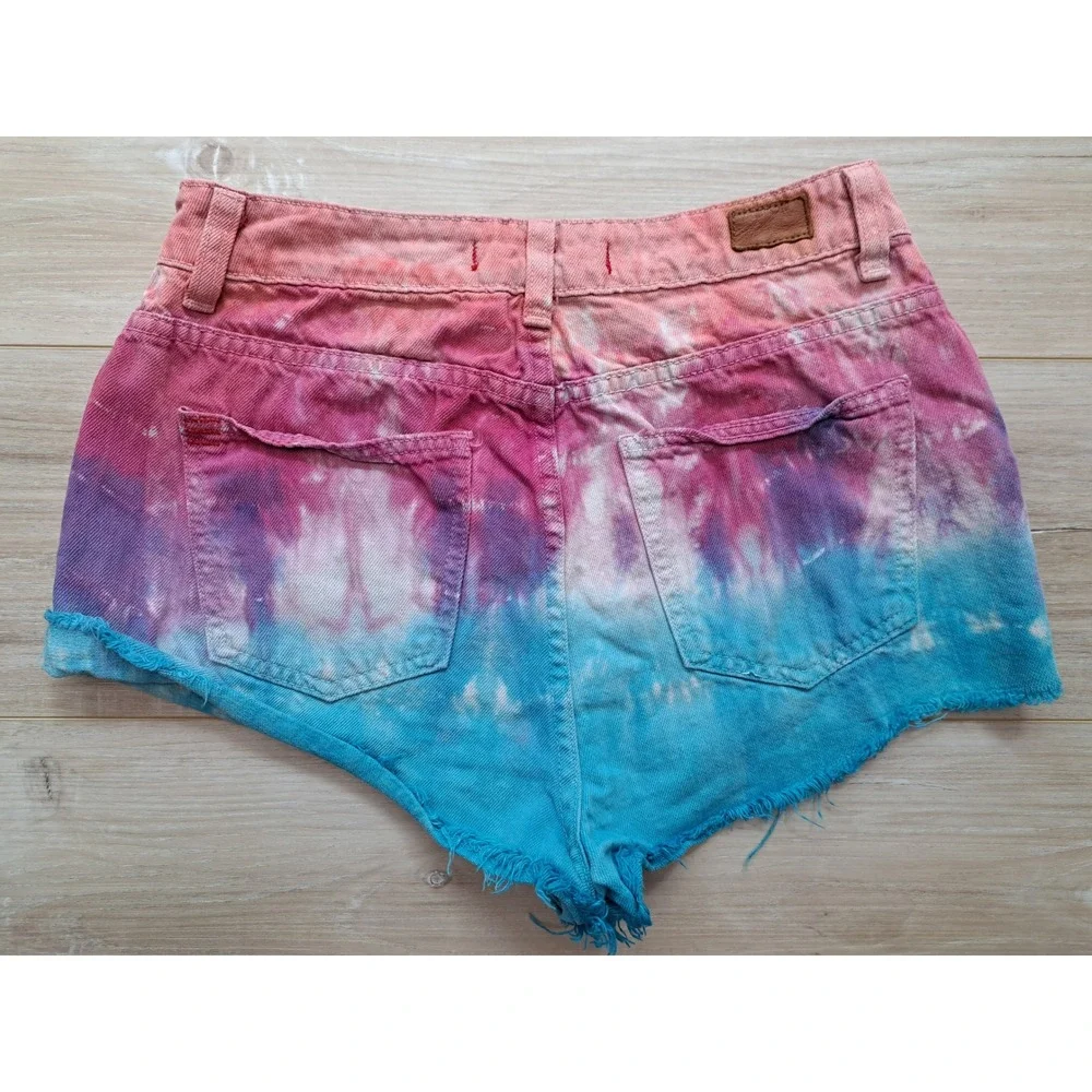 BDG‎ Boho High Rise Cheeky Tie Dye Distressed Denim Shorts 29 (Measures 27